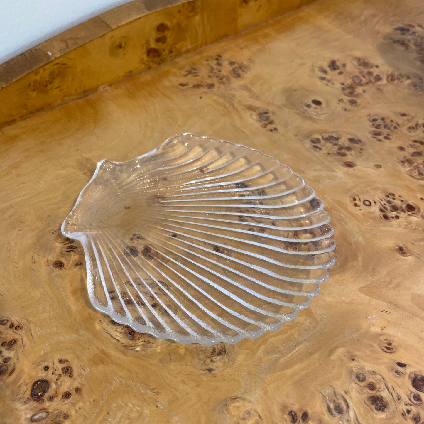 GLASS SHELL DISH