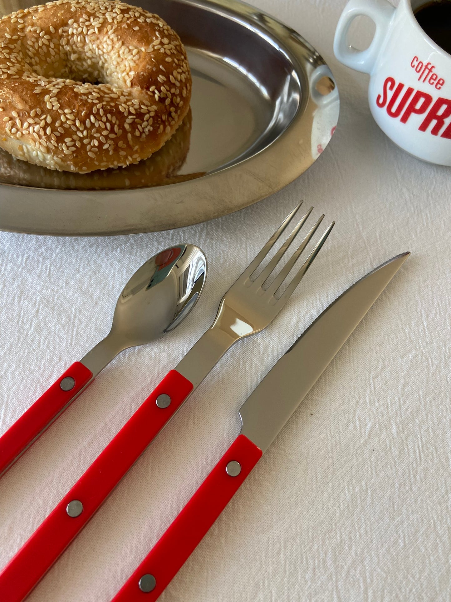 STAINLESS STEEL BISTRO CUTLERY SET RED