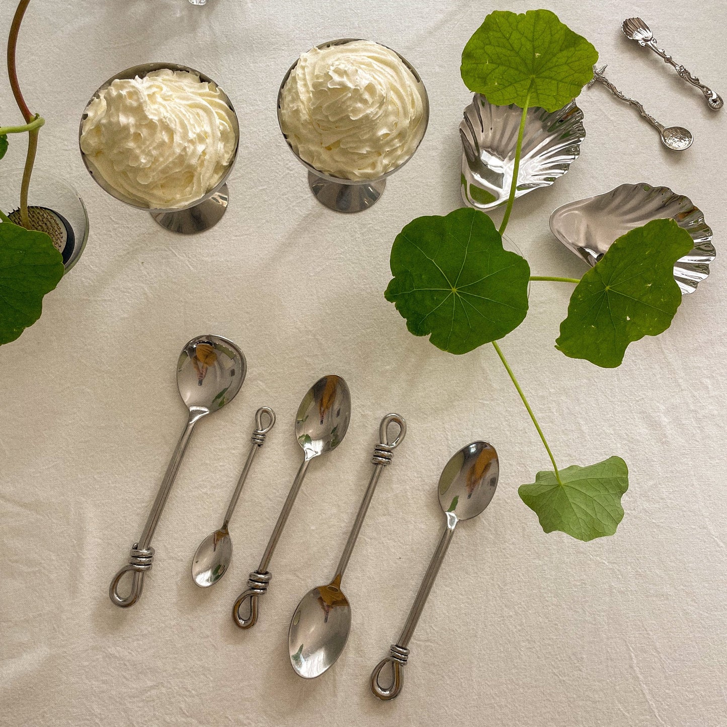 VINTAGE STAINLESS STEEL LOOP CUTLERY SET