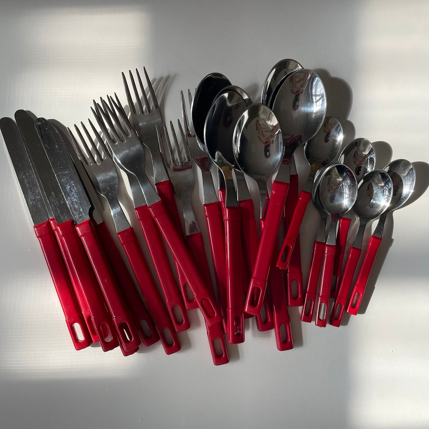VINATGE RED BISTRO CUTLERY - SET OF 24