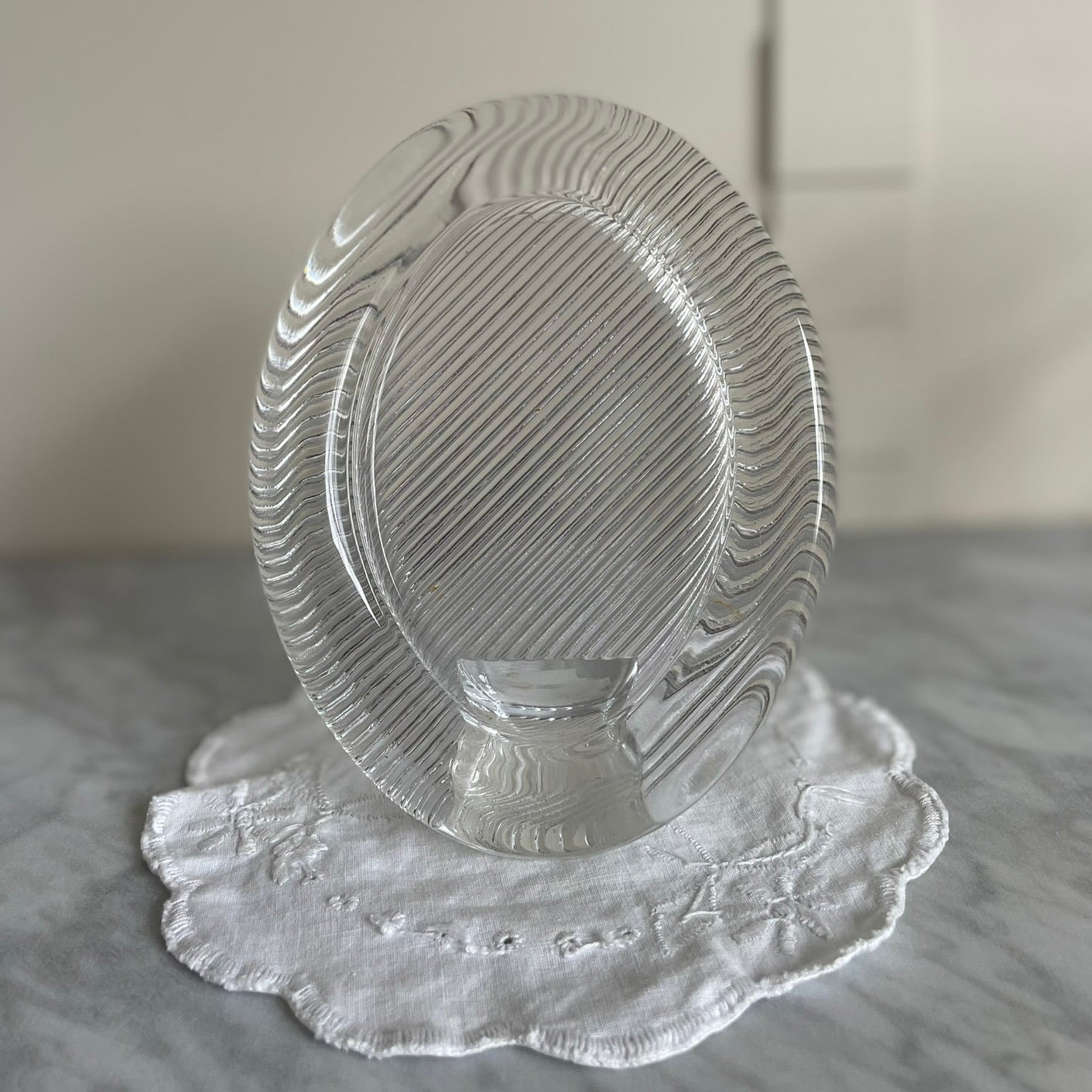 VINTAGE - MIKASA PORTRAIT GLASS PHOTO FRAME – OVAL