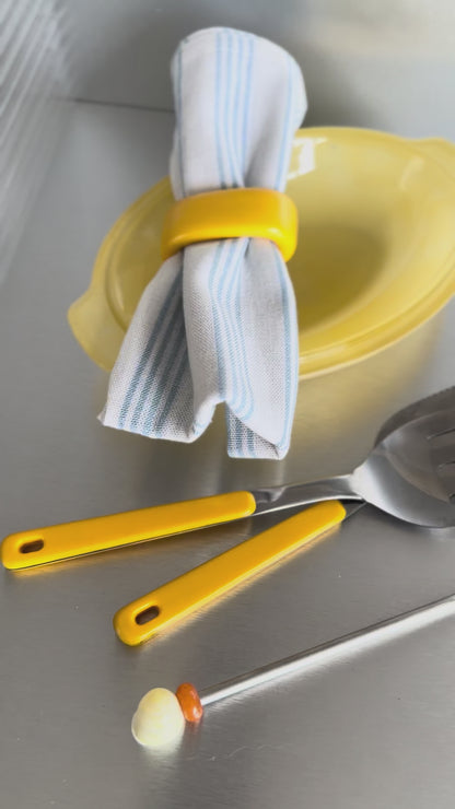 VINTAGE MID CENTURY YELLOW CERAMIC NAPKIN RINGS